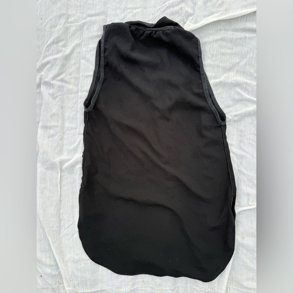 Aritzia Wilfred Black Sleeveless Button-Down Blouse, size XXS - Picture 2 of 4